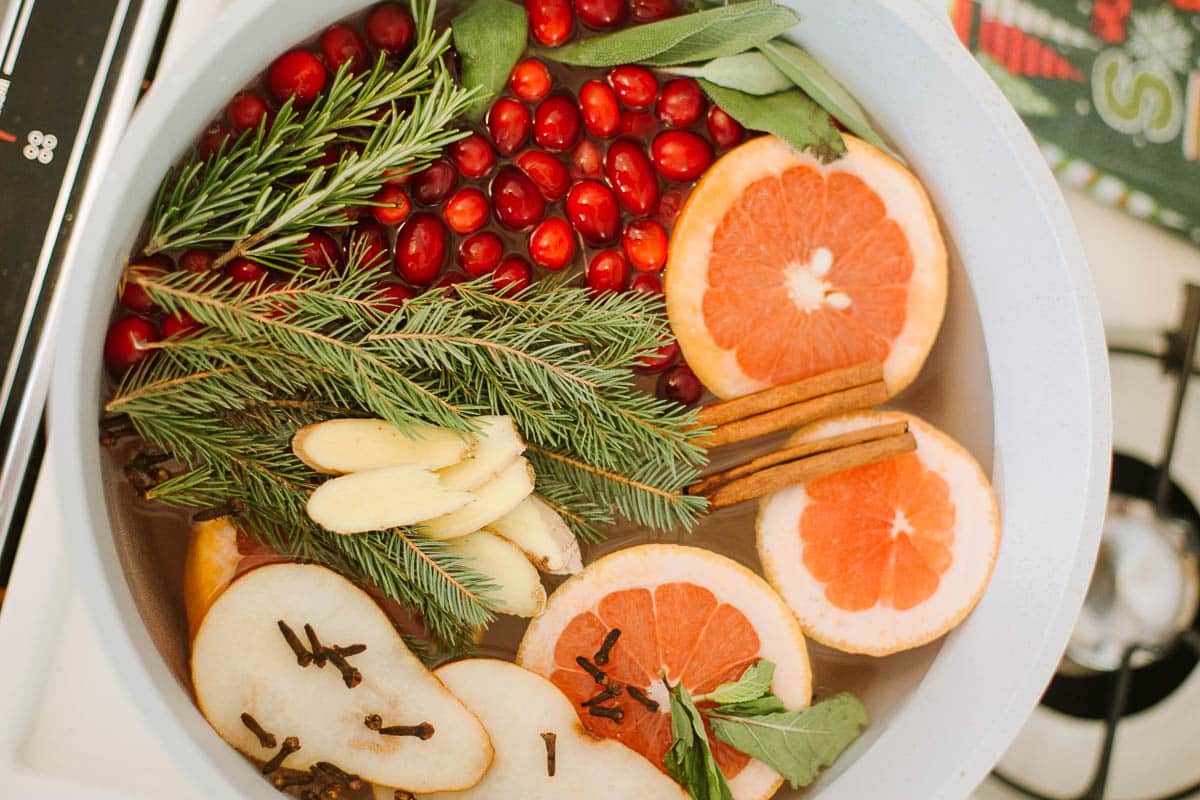 Christmas Simmer Pot (Easy & Simple Stovetop Potpourri) - The Real