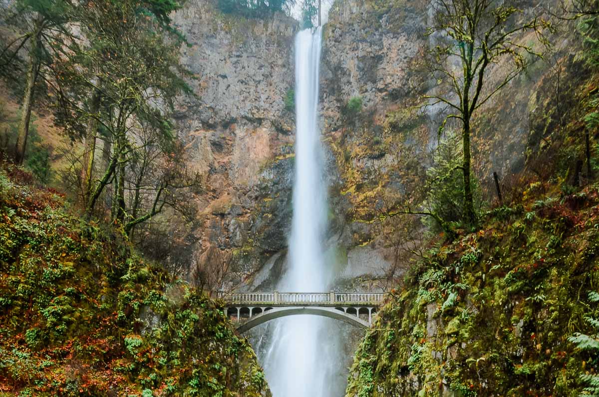 waterfall behind the iconic Multnomah Falls bridge